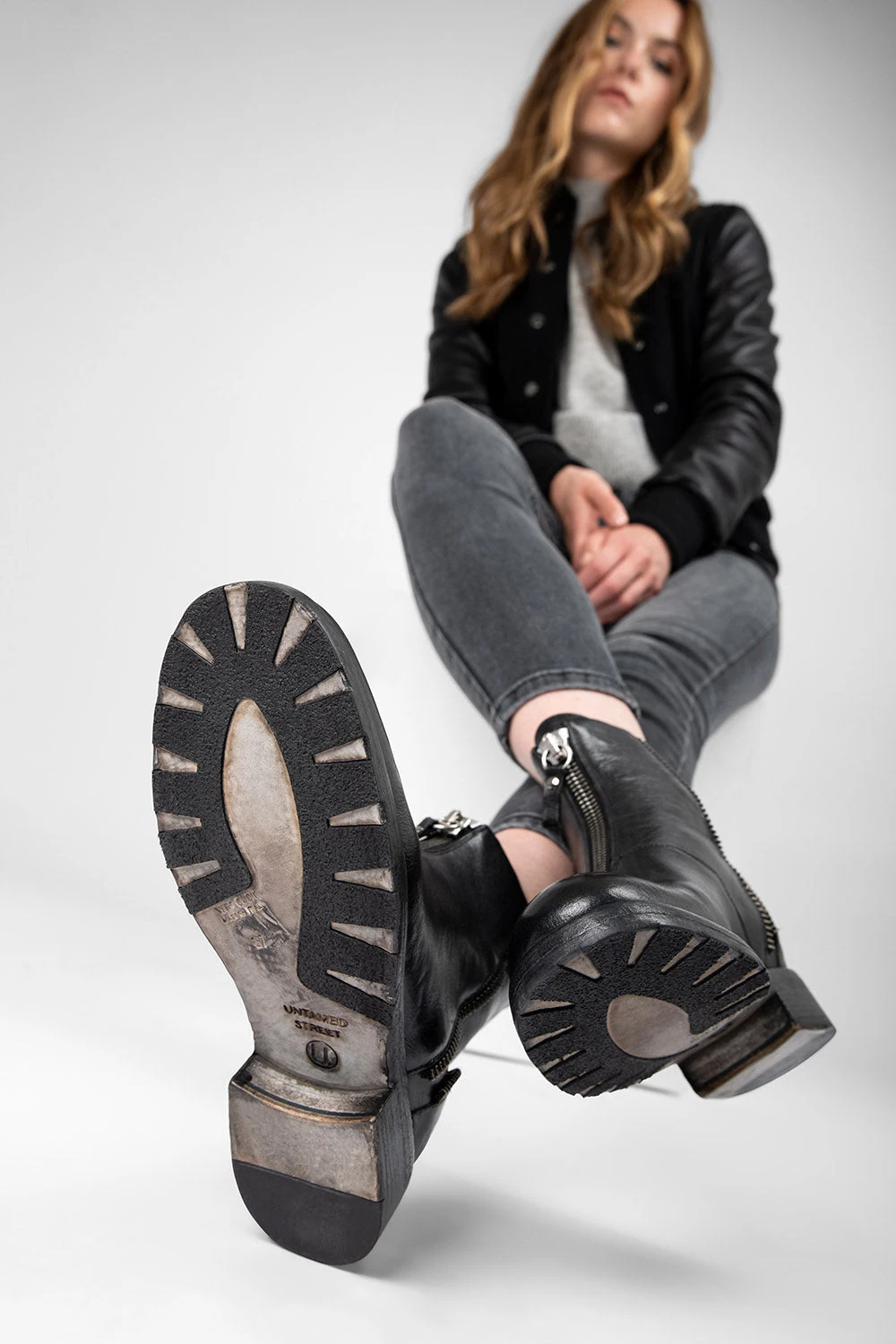 ASTON Urban-black Front-zip Ankle Boots. 4 ASTON Urban-black Front-zip Ankle Boots. - Image 4