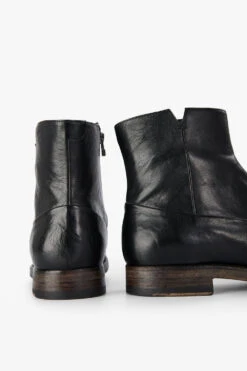 ASTON EDGE Urban-black Laceless Ankle Boots. -Untamedstreet Shop ASTON EDGE men boots ankle laceless black luxury buffalo leather distressed made in italy7324