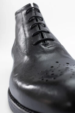 ASTON Imperial-black Chukka Boots. -Untamedstreet Shop ASTON men boots chukka black luxury buffalo leather distressed made in italyIMG 3370