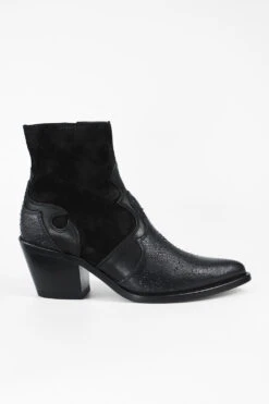 AUSTIN Black Textured Texan Boots.
