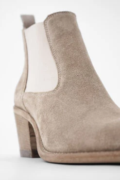 AUSTIN Light-sand Suede Low Chelsea Texan Boots. -Untamedstreet Shop AUSTINlight sandsuedetexanchelseaboots. white blush leather luxury untamedstreet madeinitalySS14 03179