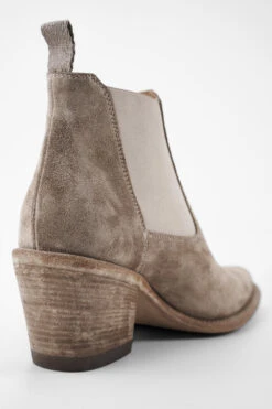 AUSTIN Light-sand Suede Low Chelsea Texan Boots. -Untamedstreet Shop AUSTINlight sandsuedetexanchelseaboots. white blush leather luxury untamedstreet madeinitalySS14 03190