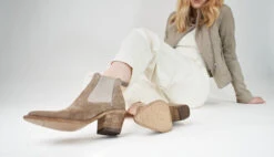 AUSTIN Light-sand Suede Low Chelsea Texan Boots. -Untamedstreet Shop AUSTINlight sandsuedetexanchelseabootsbeige untamedstreetLF SS24 04163 collectionheader