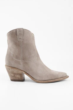 AUSTIN Misty-beige Suede Texan Boots.