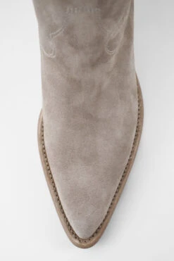 AUSTIN Misty-beige Suede Texan Boots. -Untamedstreet Shop AUSTINmisty beigesuedetexanboots. white blush leather luxury untamedstreet madeinitalySS14 03214