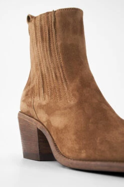 AUSTIN Sunset-tan Suede Hidden Chelsea Texan Boots. -Untamedstreet Shop AUSTINsunset tansuedetexanhiddenchelseaboots brown tan leather untamedstreet madeinitalySS14 03218