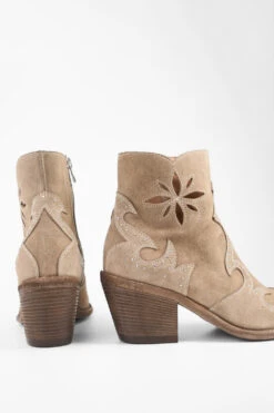 AUSTIN Almond-beige Suede Embellished Texan Boots. -Untamedstreet Shop AUSTINwarm beigesuedeembellishedtexanbootsBACK 08476