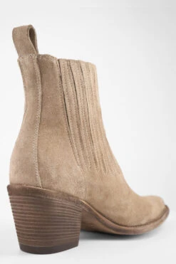 AUSTIN Almond-beige Suede Hidden Chelsea Texan Boots. -Untamedstreet Shop AUSTINwarm beigesuedehiddenchelseatexanbootsMACRO W 09940
