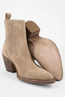AUSTIN Almond-beige Suede Hidden Chelsea Texan Boots. -Untamedstreet Shop AUSTINwarm beigesuedehiddenchelseatexanbootsMID 08261