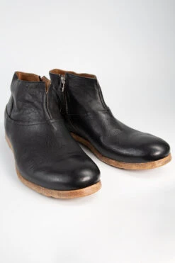BRUCE Rugged-black Ankle Boots. -Untamedstreet Shop BRUCE men zipped ankle boot black luxury buffalo leather distressed made in italyFRONT 0033 4