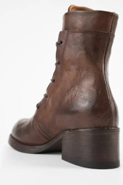 EXETER Powder-chocolate Lace Up Boots. -Untamedstreet Shop EXETER women boots lace up chocolate brown luxury calf leather distressed made in italyMACROS01619