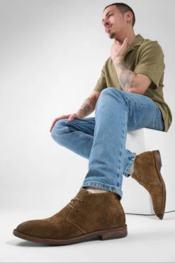 HAVEN Barley-brown Suede Chukka Boots. 28 HAVEN Barley-brown Suede Chukka Boots. -Untamedstreet Shop HAVEN barley brown suede chukka boots LF SS25 02343