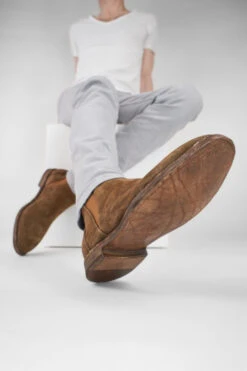 HAVEN Barley-brown Suede Low Chelsea Boots. -Untamedstreet Shop HAVENbarley brownlowchelseamen boots tan leather distressed untamedstreet madeinitalyLF SS24 04542