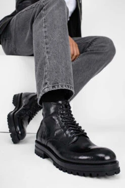 CAMDEN Tar-black Hiking Boots. -Untamedstreet Shop IMG 04660 d5d14d92 8f3e 447a a545 ad3ce0790205