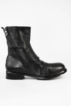 IVES Urban-black Laceless Boots.