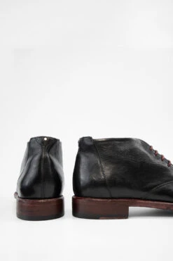KNIGHTON Jade-black Chukka Boots. 19 KNIGHTON Jade-black Chukka Boots. -Untamedstreet Shop KNIGHTON men boots low chukka black luxury buffalo leather distressed made in italyCapture0146