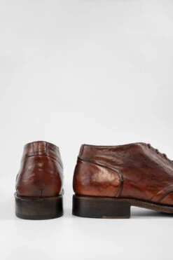 KNIGHTON Rich-cognac Low Chukka Boots. -Untamedstreet Shop KNIGHTON men boots low chukka cognac brown luxury buffalo leather distressed made in italyCapture0159