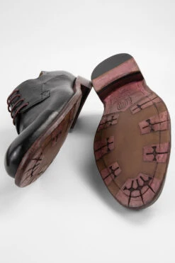 KNIGHTON Jade-black Derby Shoes. -Untamedstreet Shop KNIGHTON men derby shoes black luxury buffalo leather distressed made in italyMID TILTED 0029 11