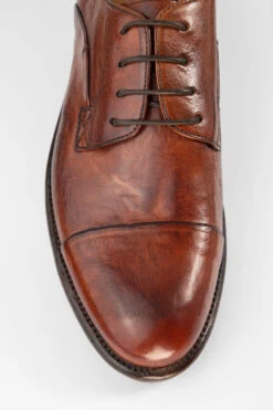 KNIGHTON Rich-cognac Derby Shoes. -Untamedstreet Shop KNIGHTON men derby shoes cognac brown luxury buffalo leather distressed made in italyCapture0159 93a2a8f4 20d9 4e5b b6e0 f5fbdc73415d