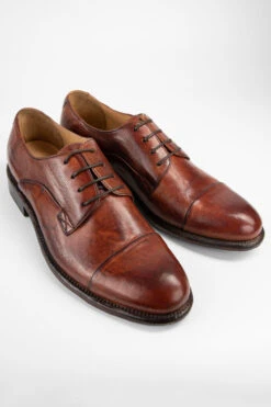 KNIGHTON Rich-cognac Derby Shoes. -Untamedstreet Shop KNIGHTON men derby shoes cognac brown luxury buffalo leather distressed made in italyFRONT 0105 2 7764f4a6 ee70 4eab a7d7 9096c5a46d10