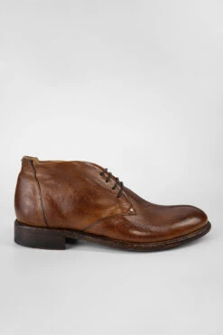 KNIGHTON Tawny-brown Chukka Boots.