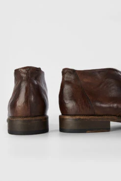KNIGHTON Noble-brown Chukka Boots. -Untamedstreet Shop KNIGHTON men boots chukka dark brown luxury buffalo leather distressed made in italy7354