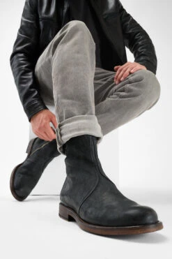 EYTON Matte-black Laceless Ankle Boots. -Untamedstreet Shop MalewearingEYTON matte black laceless ankle leather boots 242684