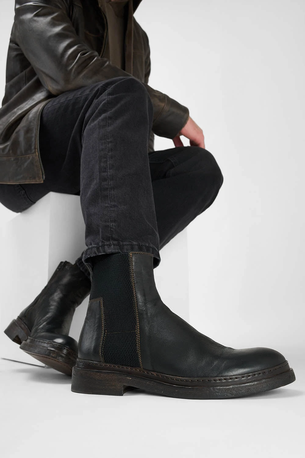 YALE Matte-black Welted Chelsea Boots. 4 YALE Matte-black Welted Chelsea Boots. - Image 4