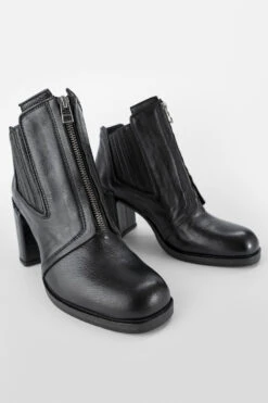 RICHMOND Urban-black Chelsea Boots. -Untamedstreet Shop RICHMOND women Chelsea Boot Black 02 0987dbfe 4afd 460b a12c f6bc09ffb7fc