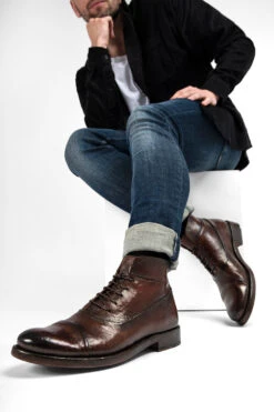 SLOANE Raw-brown Chukka Boots. -Untamedstreet Shop SLOANE men boots chukka lace up brown luxury buffalo leather distressed made in italyIMG 10511