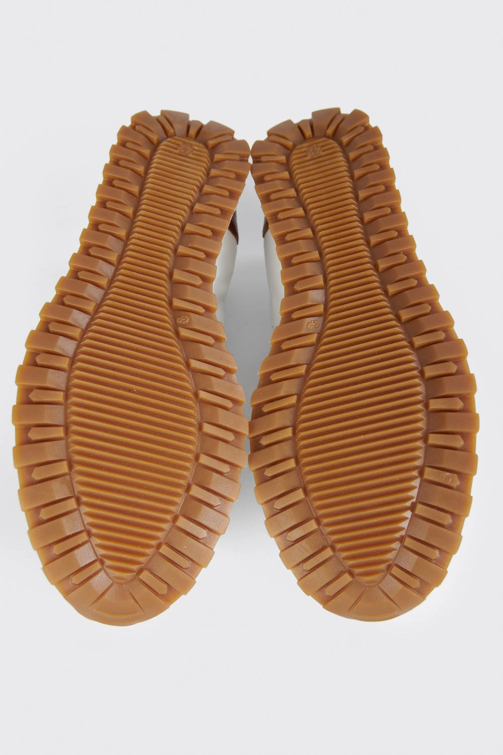 SOHO White-whisper Runners. - Image 13