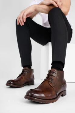 ASTON EDGE Bare-brown Chukka Boots. -Untamedstreet Shop UntamedStreetModelDay104147