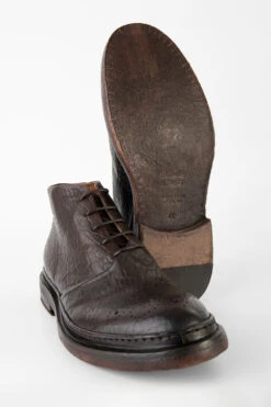 YORK Cigar-brown Grained Welted Chukka Boots. -Untamedstreet Shop YORK men boots chukka cigar brown luxury grained leather distressed made in italyMID TILTED 0149
