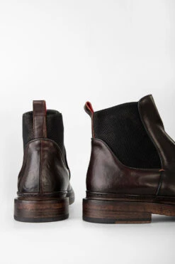 YORK Rich-cocoa Welted Chelsea Boots. -Untamedstreet Shop YORK men boots chelsea cocoa brown luxury calf leather distressed made in italyBACK 0296