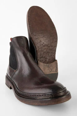 YORK Rich-cocoa Welted Chelsea Boots. -Untamedstreet Shop YORK men boots chelsea cocoa brown luxury calf leather distressed made in italyMID TILTED 0111